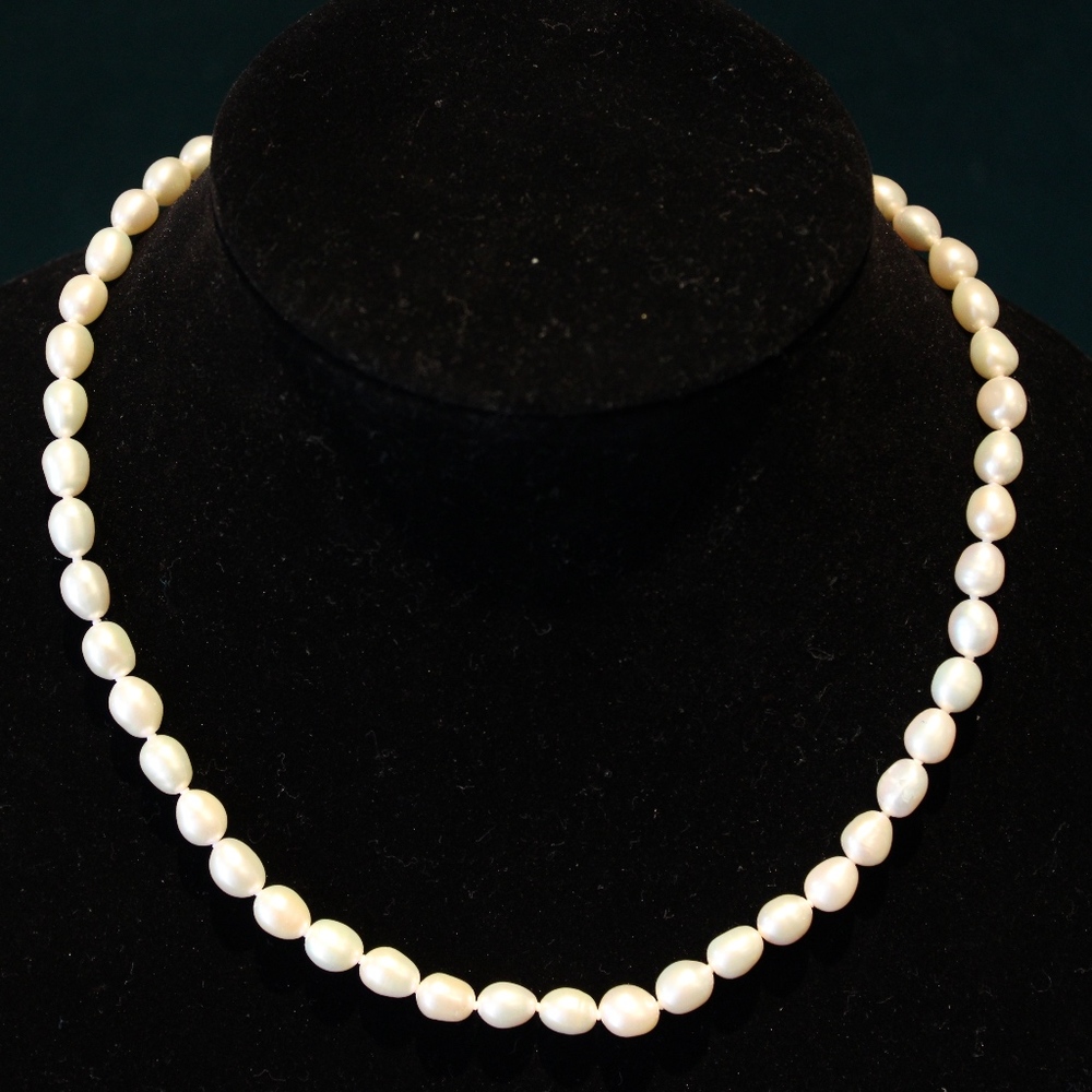 White Cultured Knotted 7mm Pearls